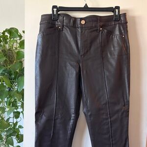 Women's Skinny Jeans in Shiny Black